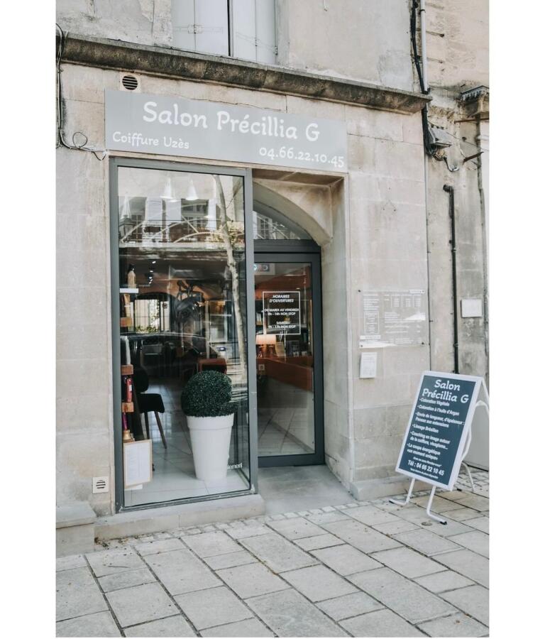 salon-precillia G_uzes_vitrine
